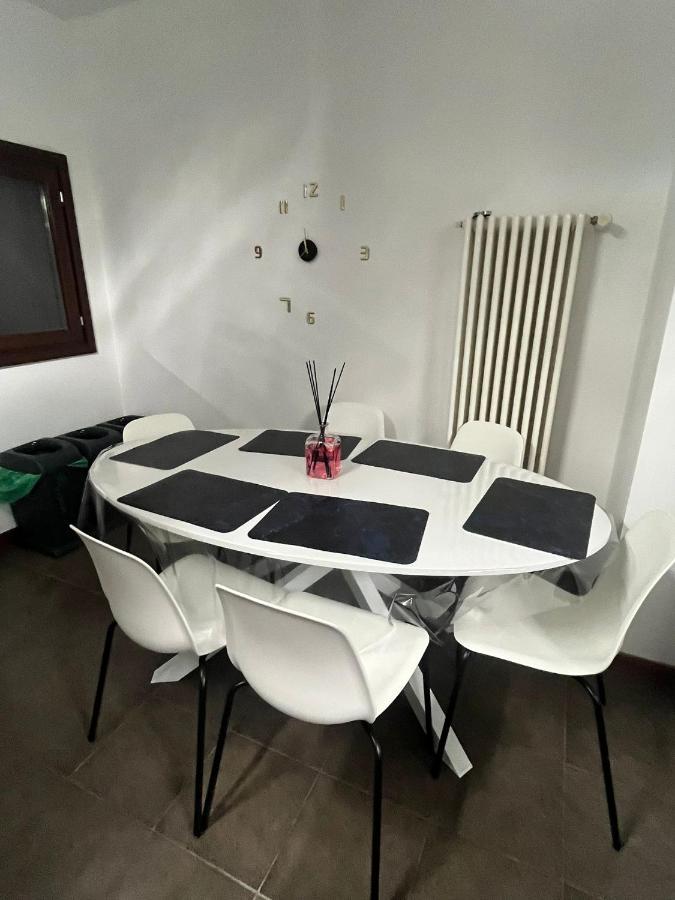 Home Sarenji Trivolzio Екстериор снимка